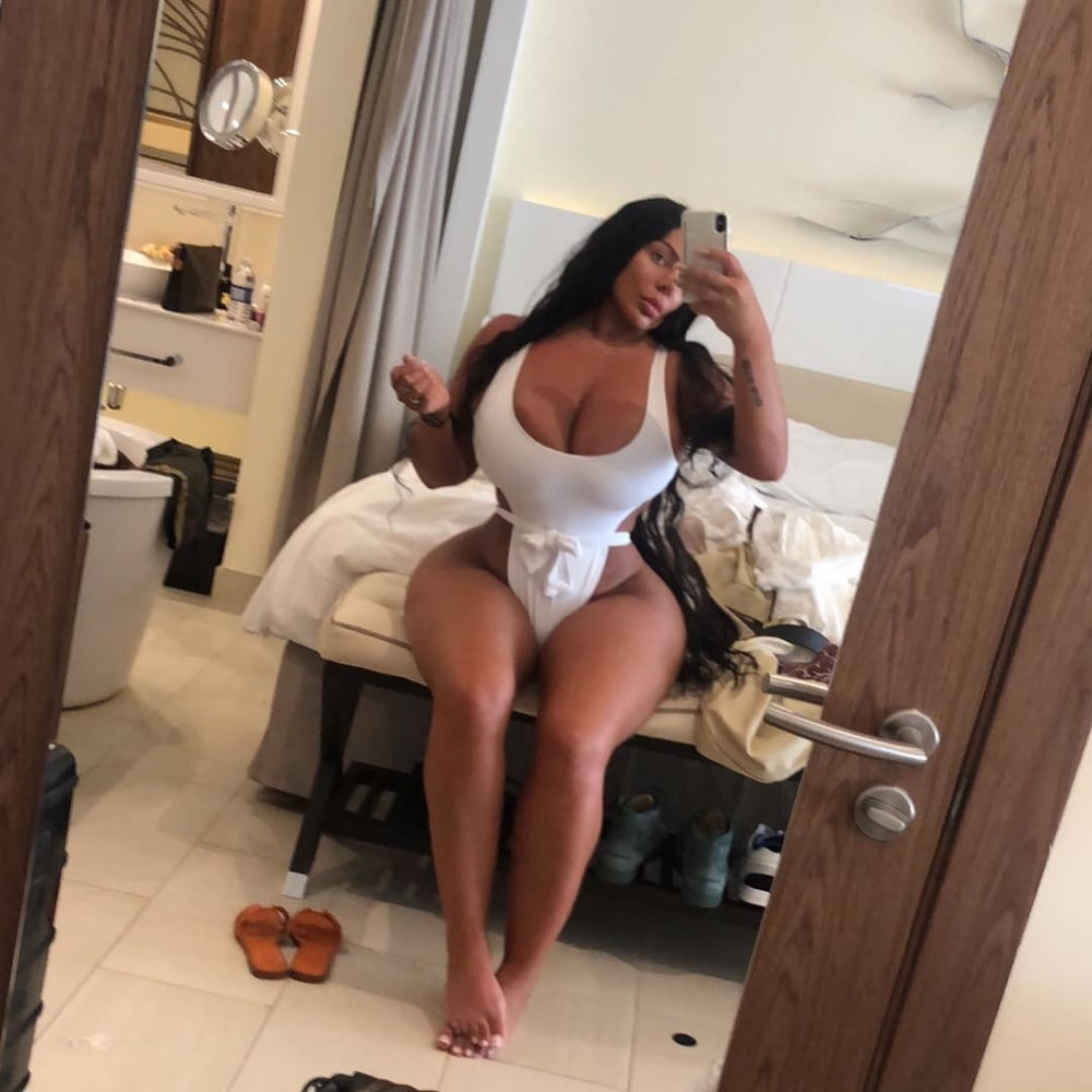Busty curvy pawg donne mix
 #100403570