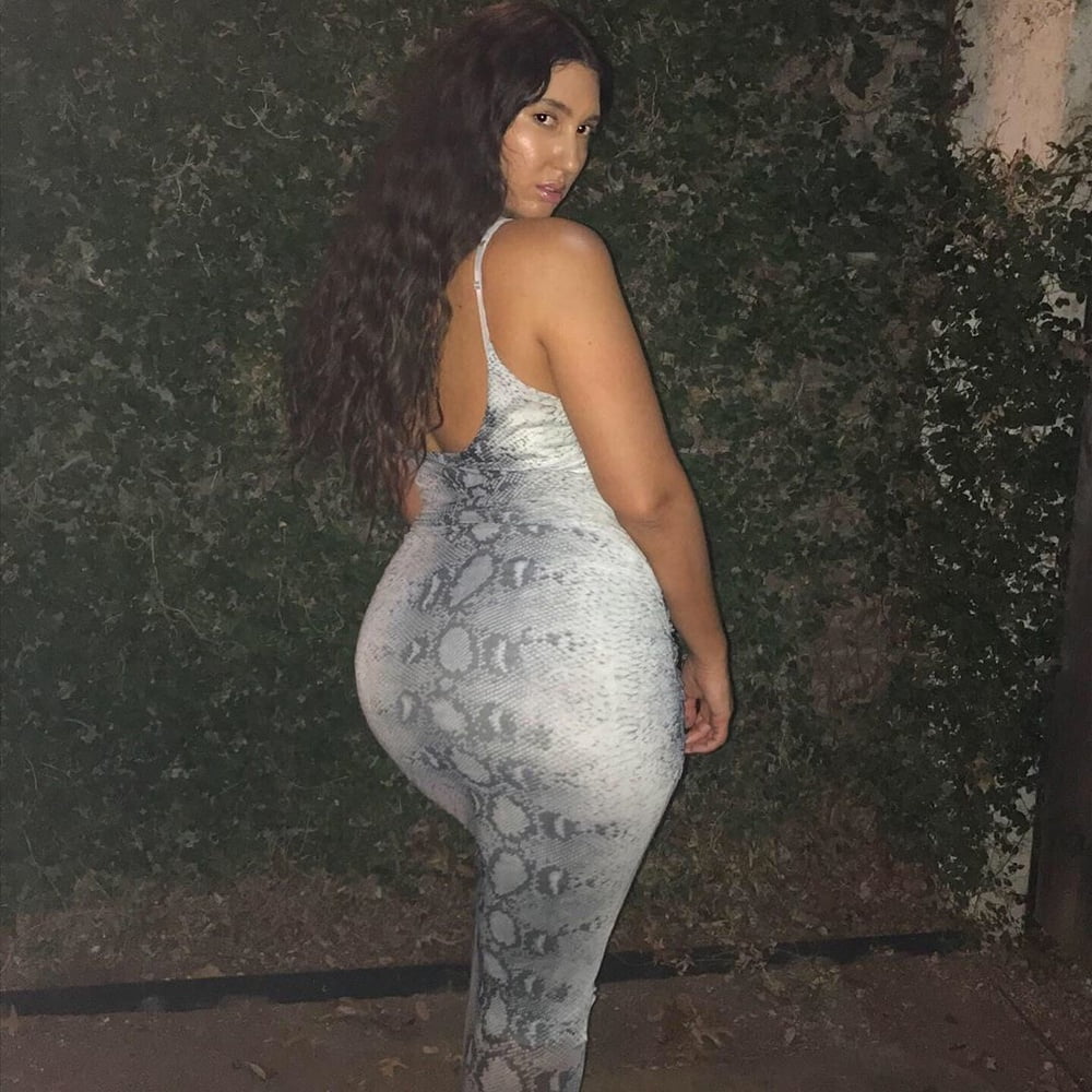 Busty curvy pawg donne mix
 #100403880