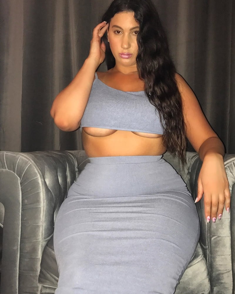 Busty curvy pawg donne mix
 #100403960