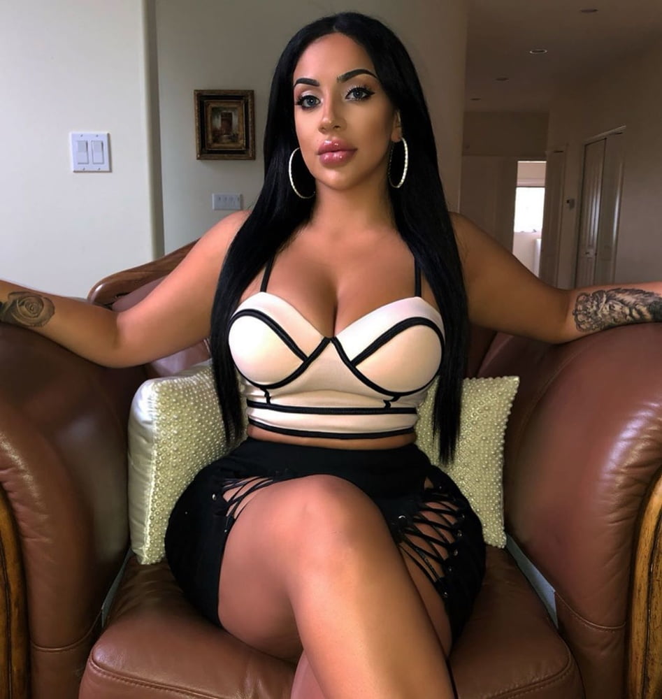Busty curvy pawg donne mix
 #100404109