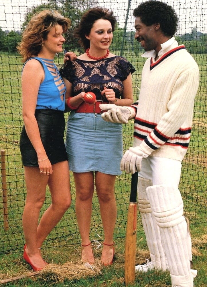Donna berkeley et jenny hall - baise de cricket
 #101759930