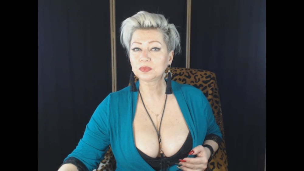 Horny MILF AimeeParadise is a Queen of mature webcam sluts! #106574123
