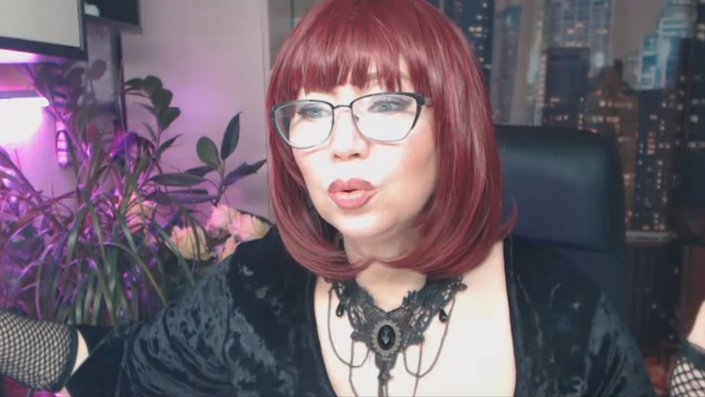 Horny MILF AimeeParadise is a Queen of mature webcam sluts! #106574159