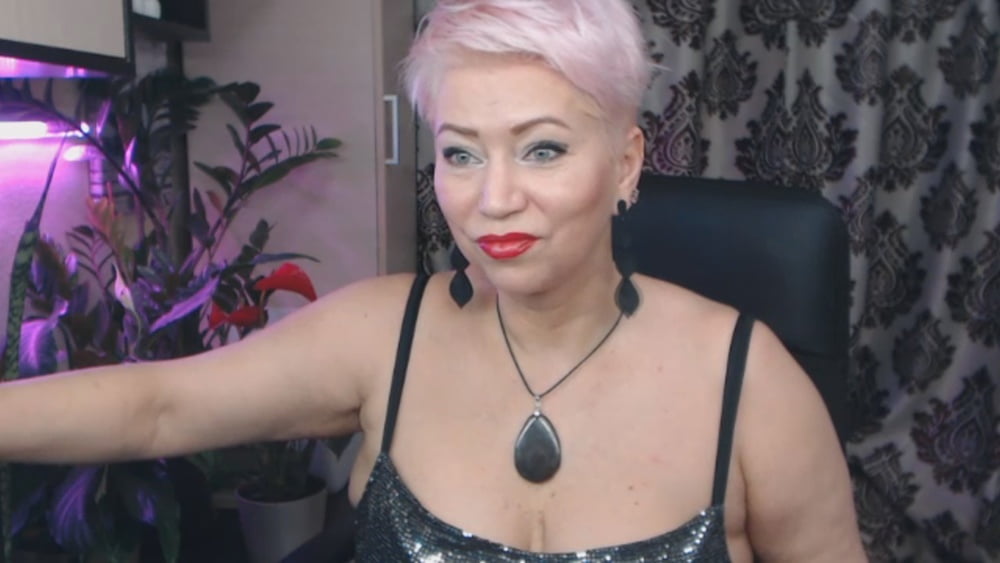 Horny MILF AimeeParadise is a Queen of mature webcam sluts! #106574196
