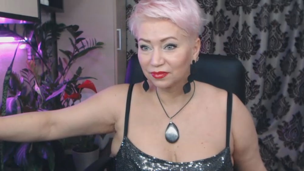 Horny MILF AimeeParadise is a Queen of mature webcam sluts! #106574199