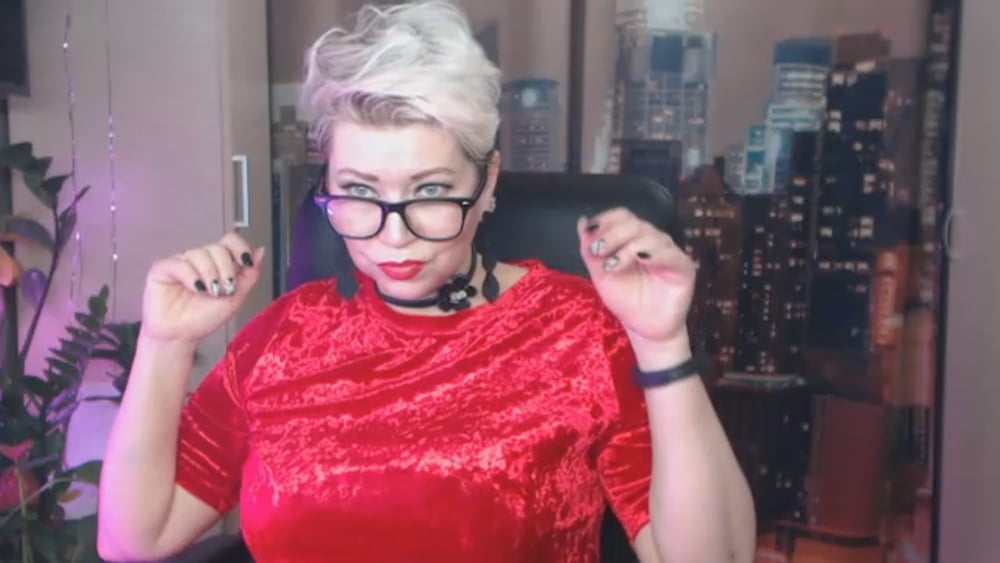 Horny MILF AimeeParadise is a Queen of mature webcam sluts! #106574202