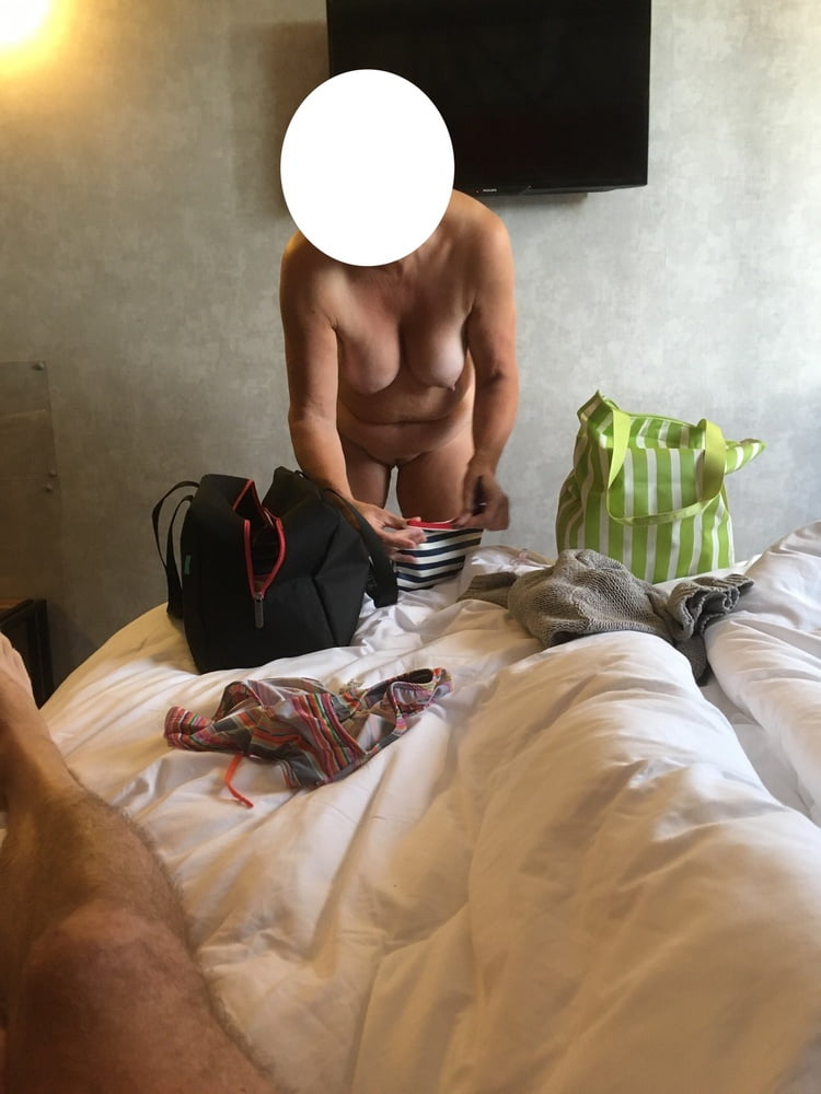 Big niples #91120413