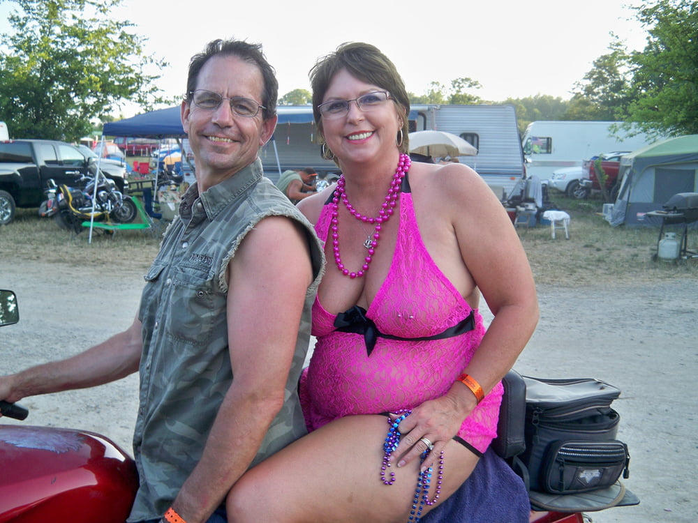 5. Couple d'échangistes motards de l'Arkansas
 #90484633