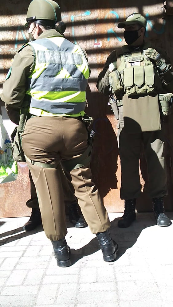チリの女性警察官の大きなお尻 - paca culona
 #87382121