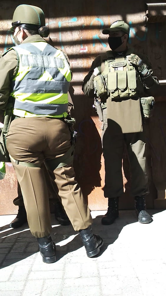 チリの女性警察官の大きなお尻 - paca culona
 #87382123