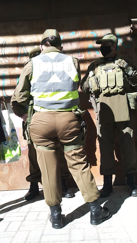 チリの女性警察官の大きなお尻 - paca culona
 #87382125