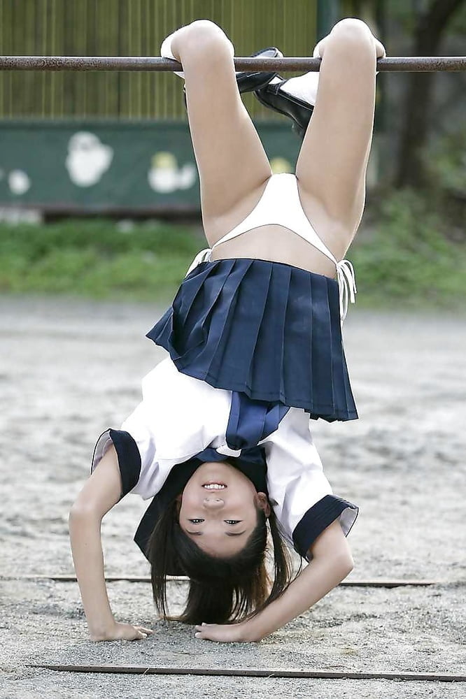 Japanisches Schulmädchen upskirt panty
 #88367529
