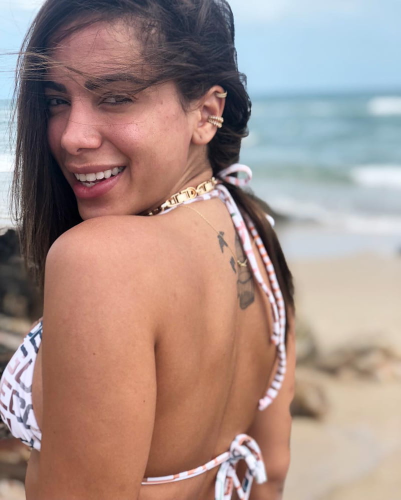 Anitta gostosa querendo leitinho #106076339