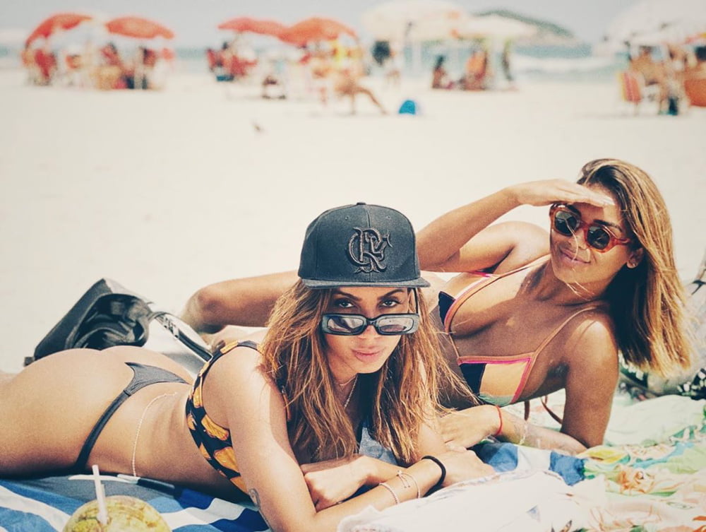 Anitta gostosa querendo leitinho #106076376