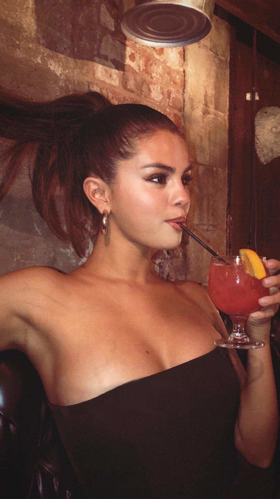 Selena gomez et ses putains d'aisselles chaudes ! !!
 #91986258