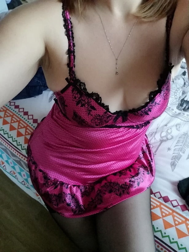 CORLINE 32 Y FRENCH BITCH FROM CLERMONT FERRANT #93151838
