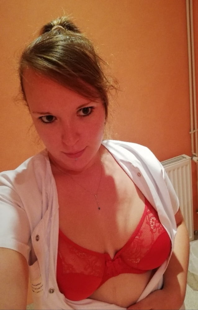 CORLINE 32 Y FRENCH BITCH FROM CLERMONT FERRANT #93151840