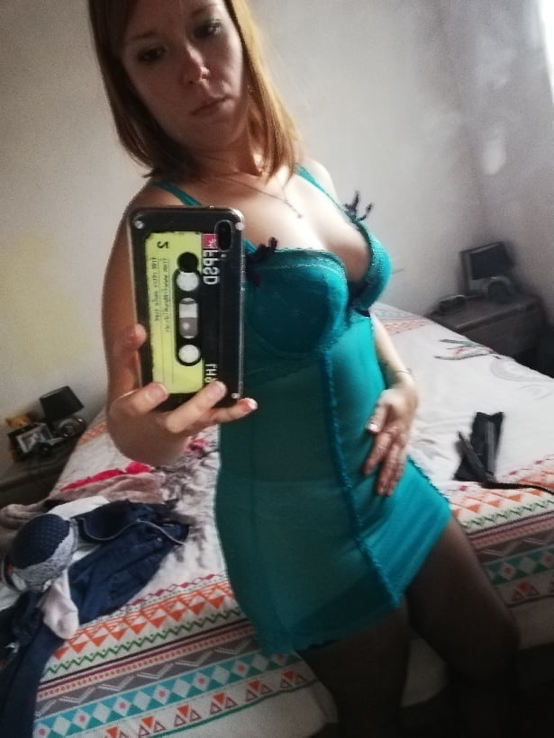 CORLINE 32 Y FRENCH BITCH FROM CLERMONT FERRANT #93151855