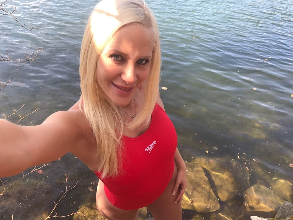 Lara cumkitten - sexy baywatch selfies
 #106750546