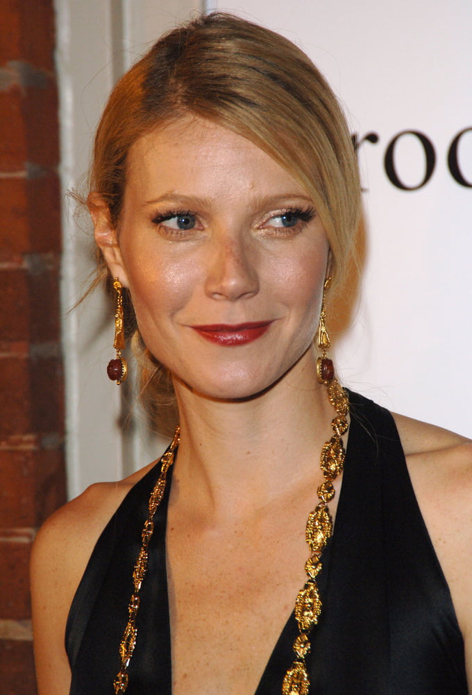 Sexy gwyneth
 #95483142