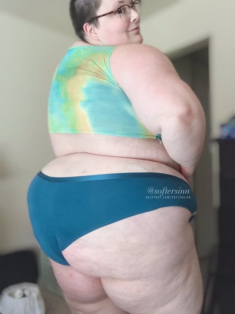 Hoodyman ssbbw 327 . schmutziger Perverser, der fette Schweine entblößt .
 #93971994