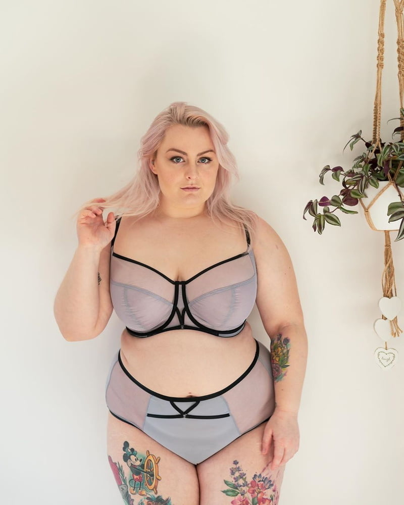 大きくてセクシーな16
 #105871275