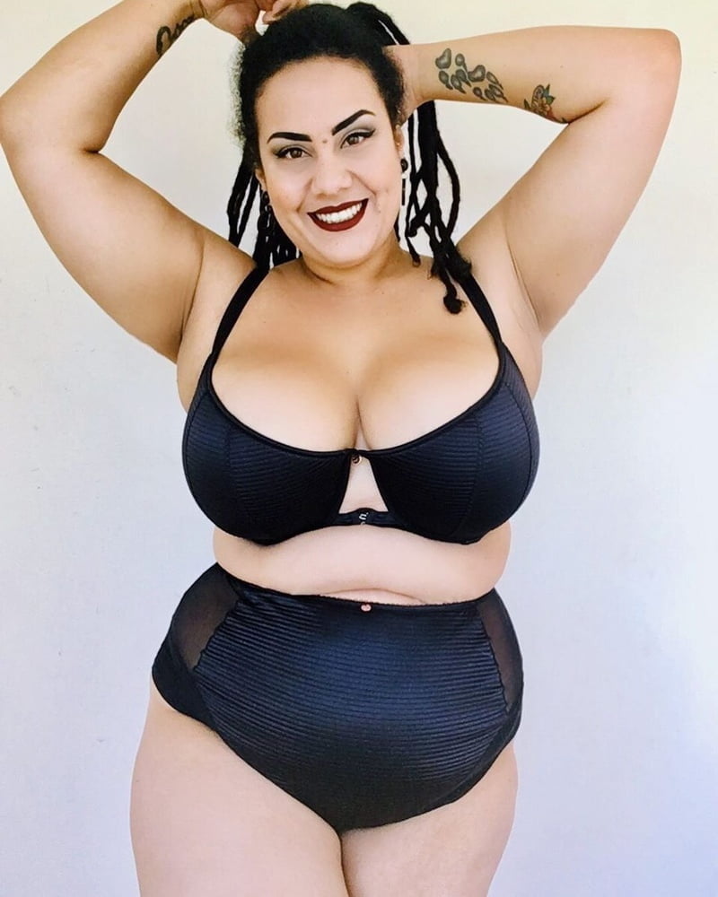 大きくてセクシーな16
 #105871284