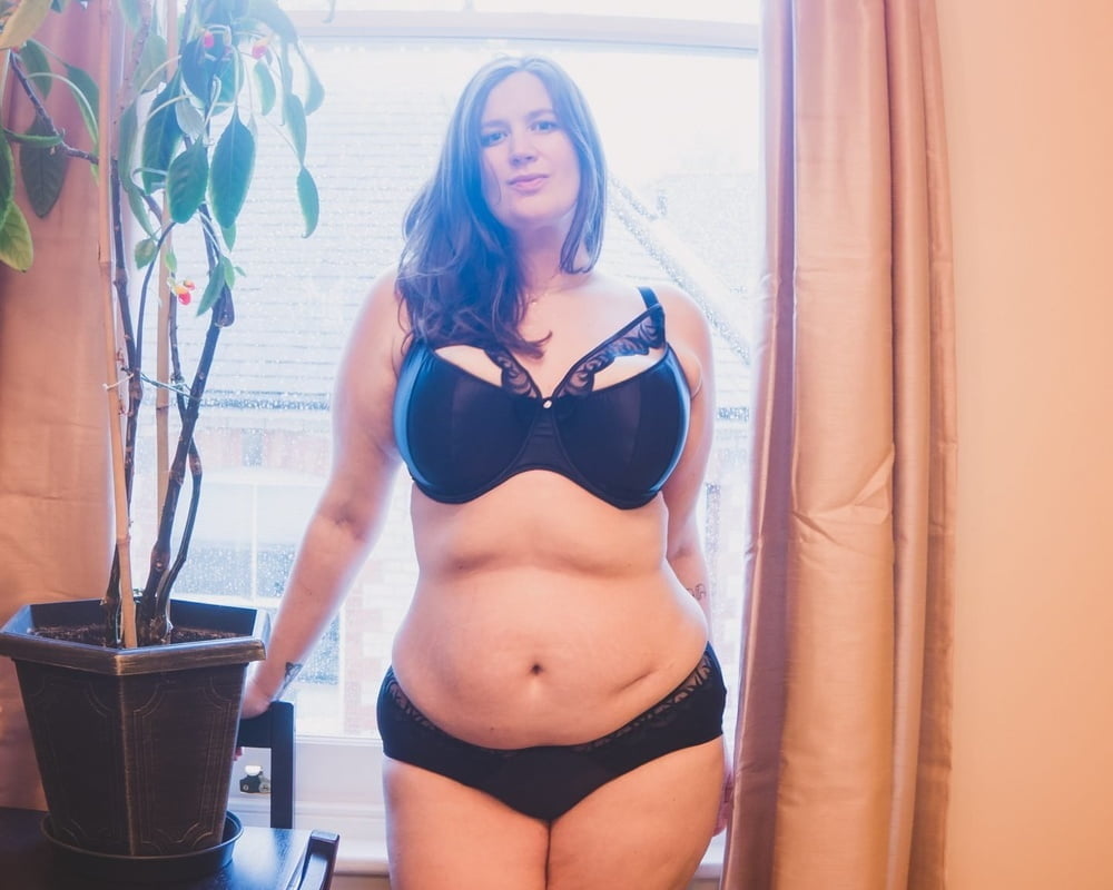 大きくてセクシーな16
 #105871287