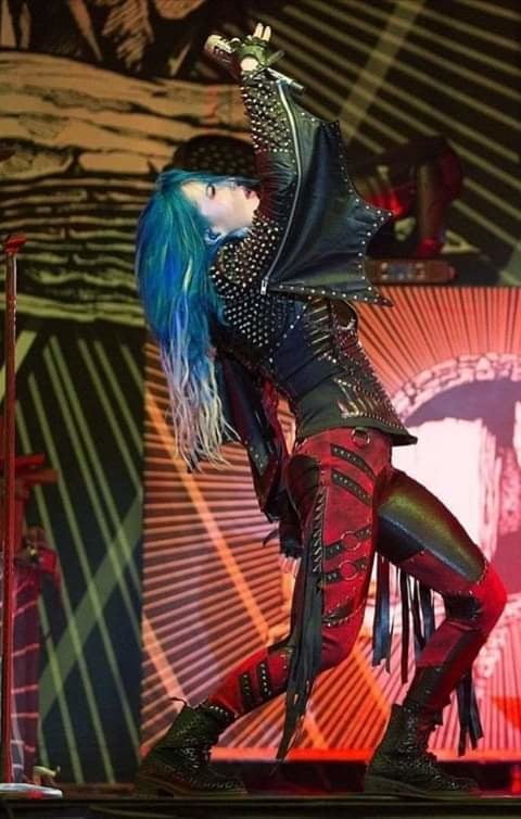 Alissa weiß-gluz
 #94019322