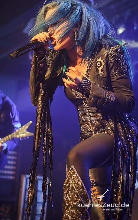 Alissa weiß-gluz
 #94019324