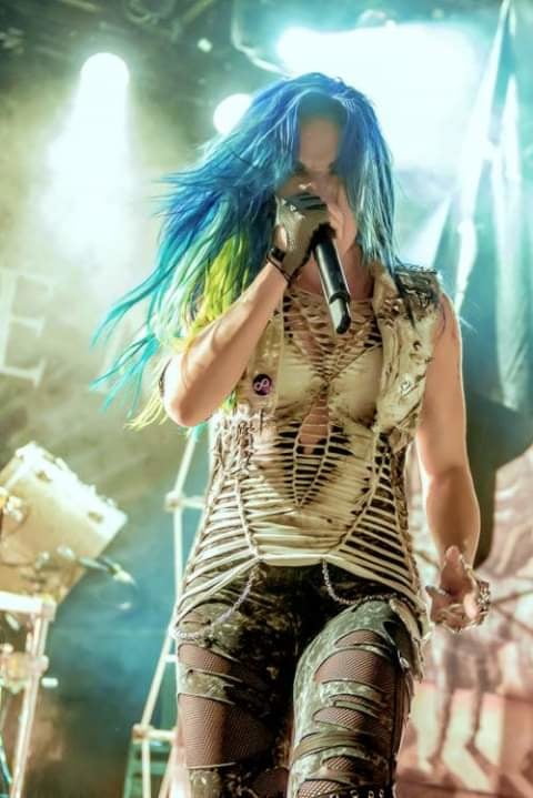 Alissa weiß-gluz
 #94019326