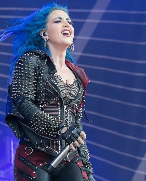 Alissa weiß-gluz
 #94019375