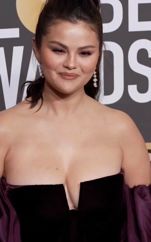 Selena Gomez nude #107577471