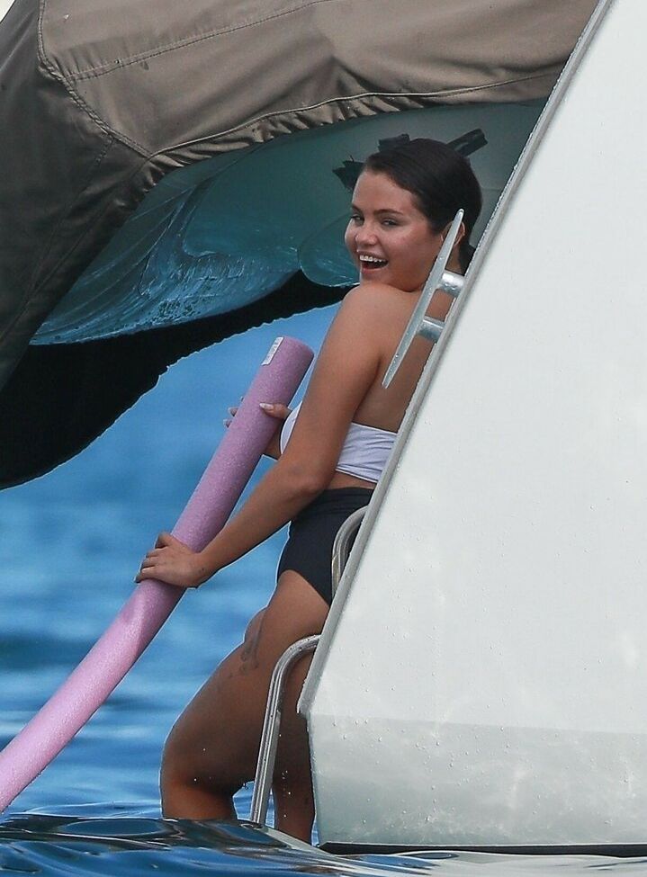 Selena Gomez nude #107577510