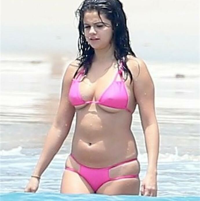 Selena Gomez nude #107577640