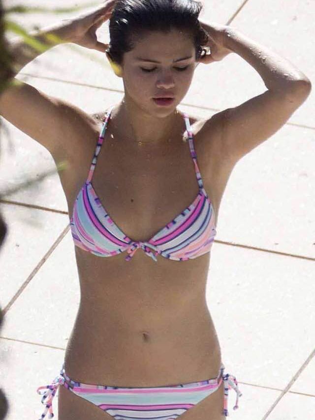 Selena Gomez nude #107577655