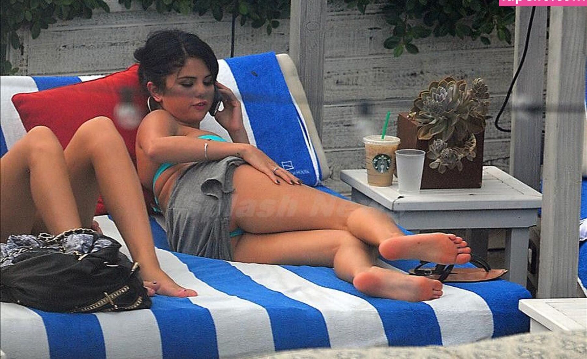 Selena Gomez nude #107577875