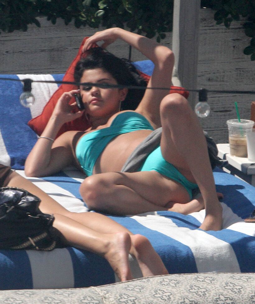 Selena Gomez nue #107577880