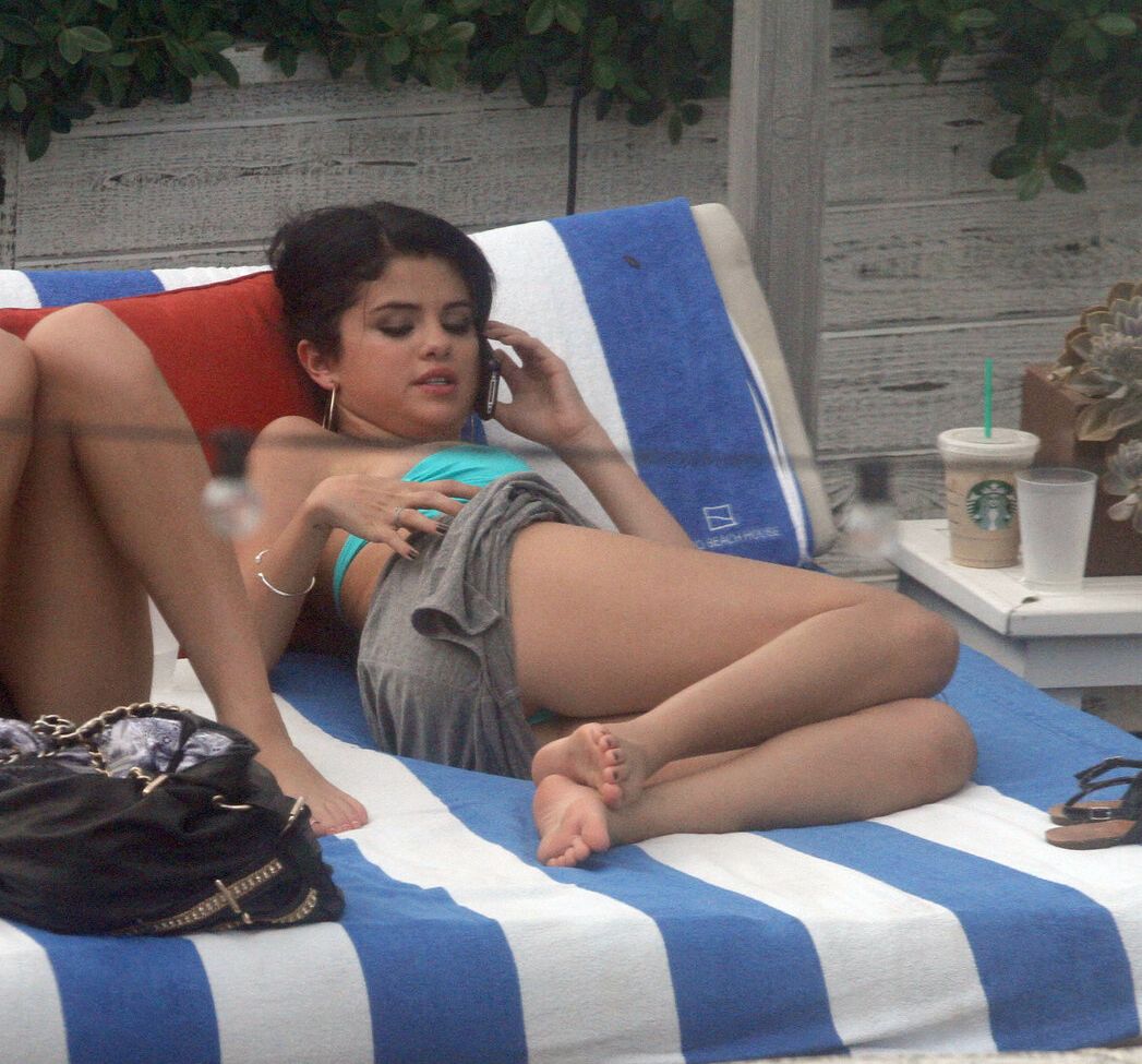 Selena Gomez nude #107577885