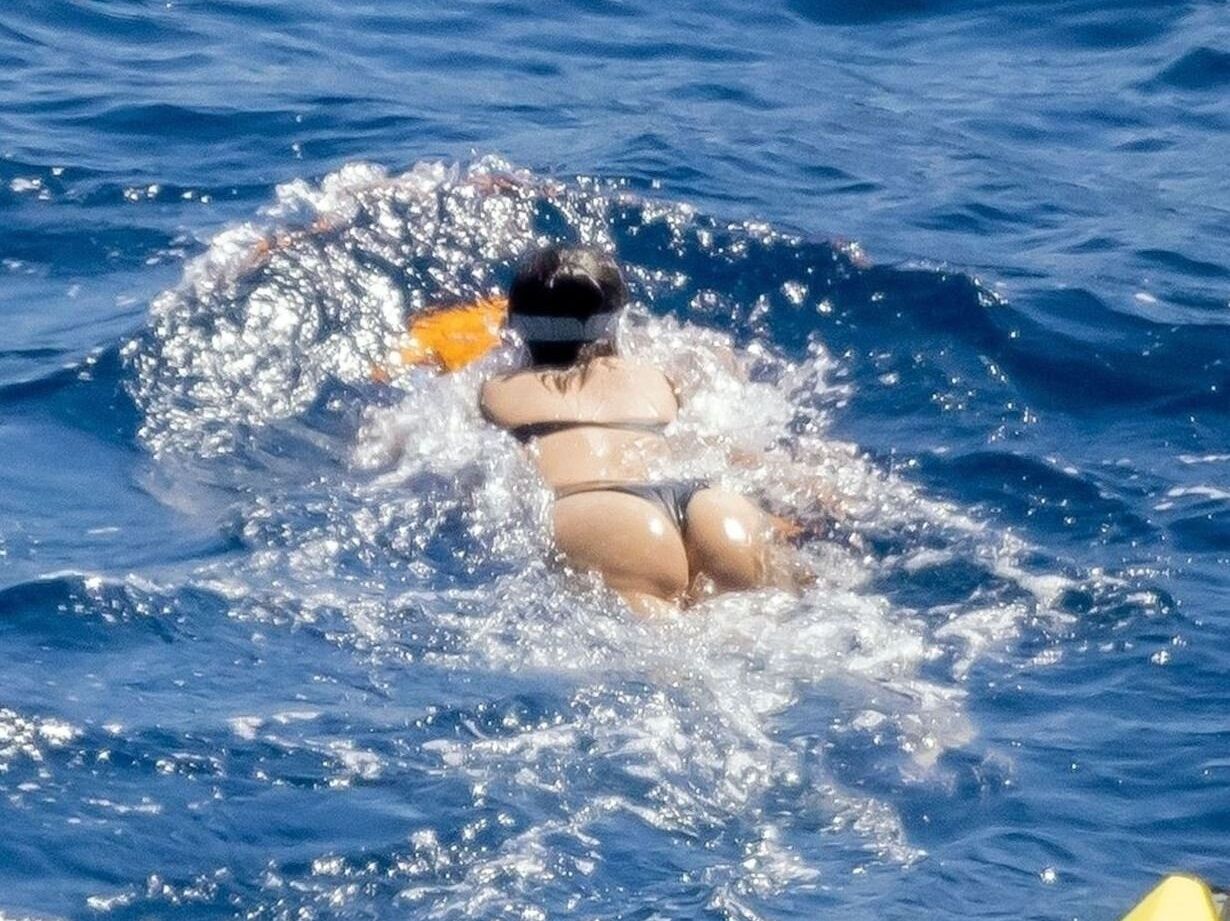 Selena Gomez nude #107577972
