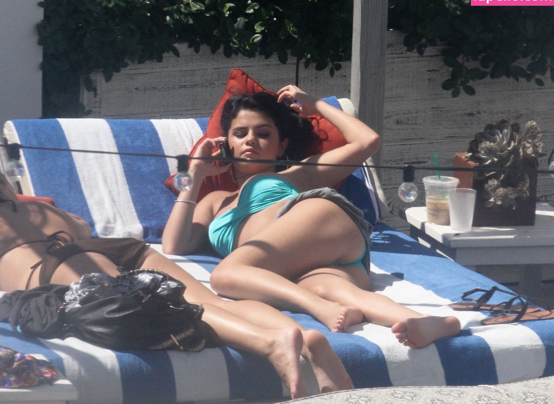 Selena Gomez nude #107579083
