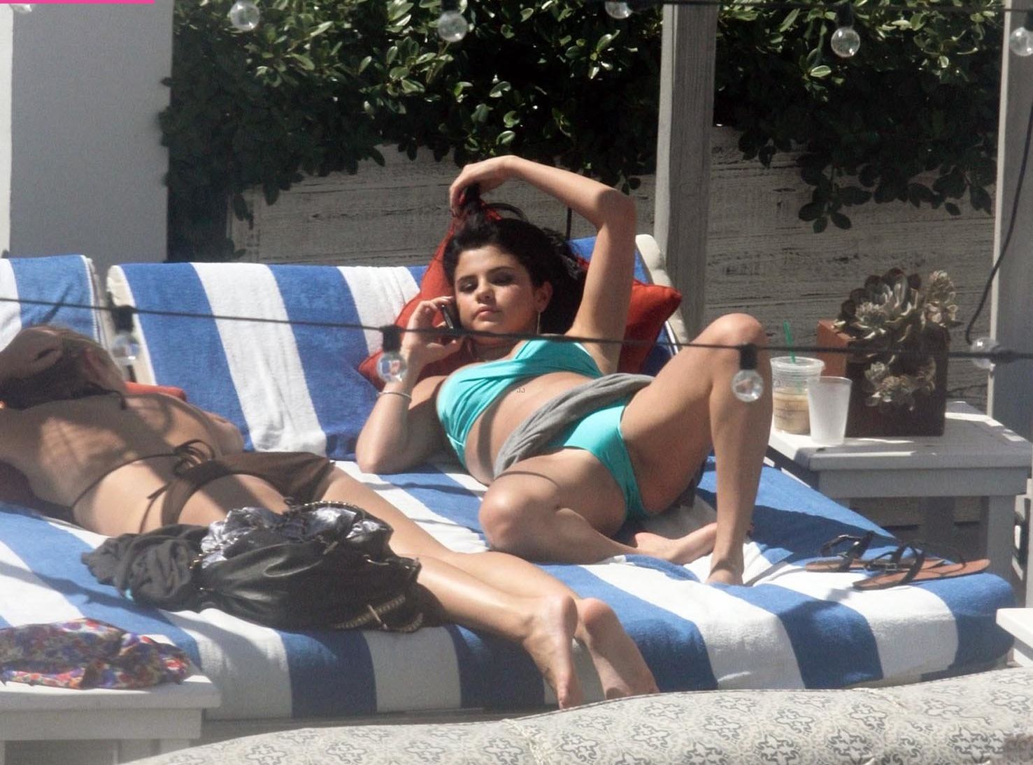 Selena Gomez nue #107579085