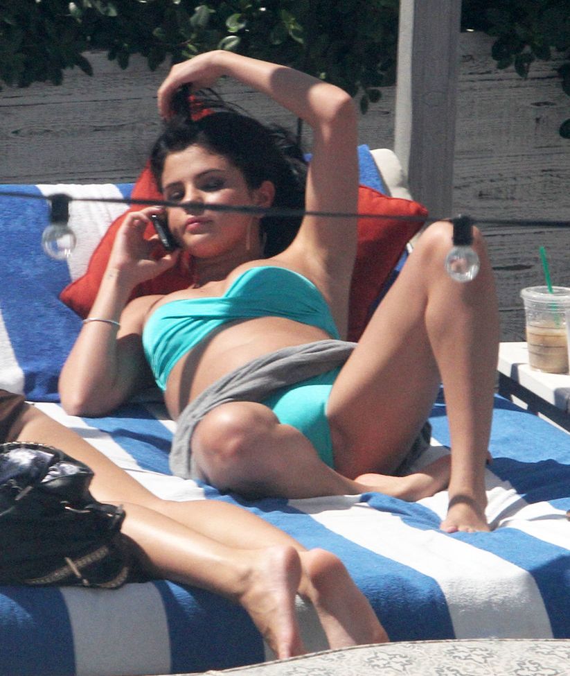 Selena Gomez nue #107579113