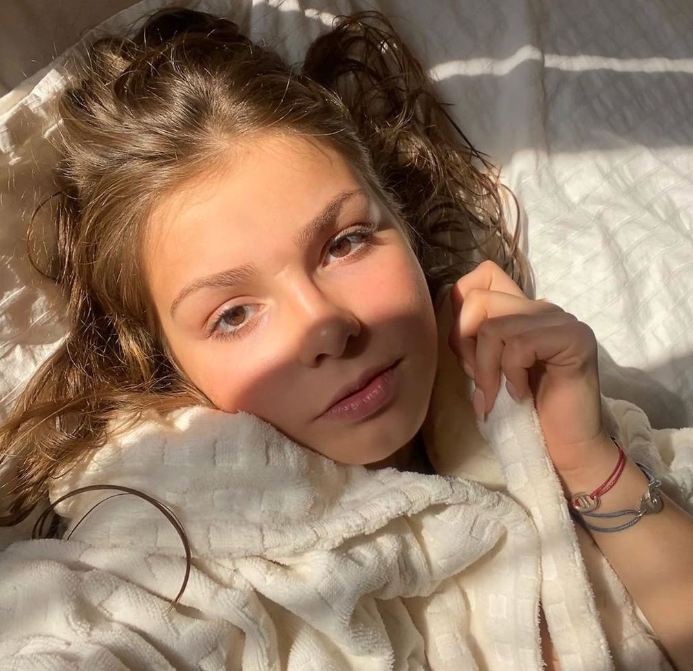 Lena Gross nackt #108984864