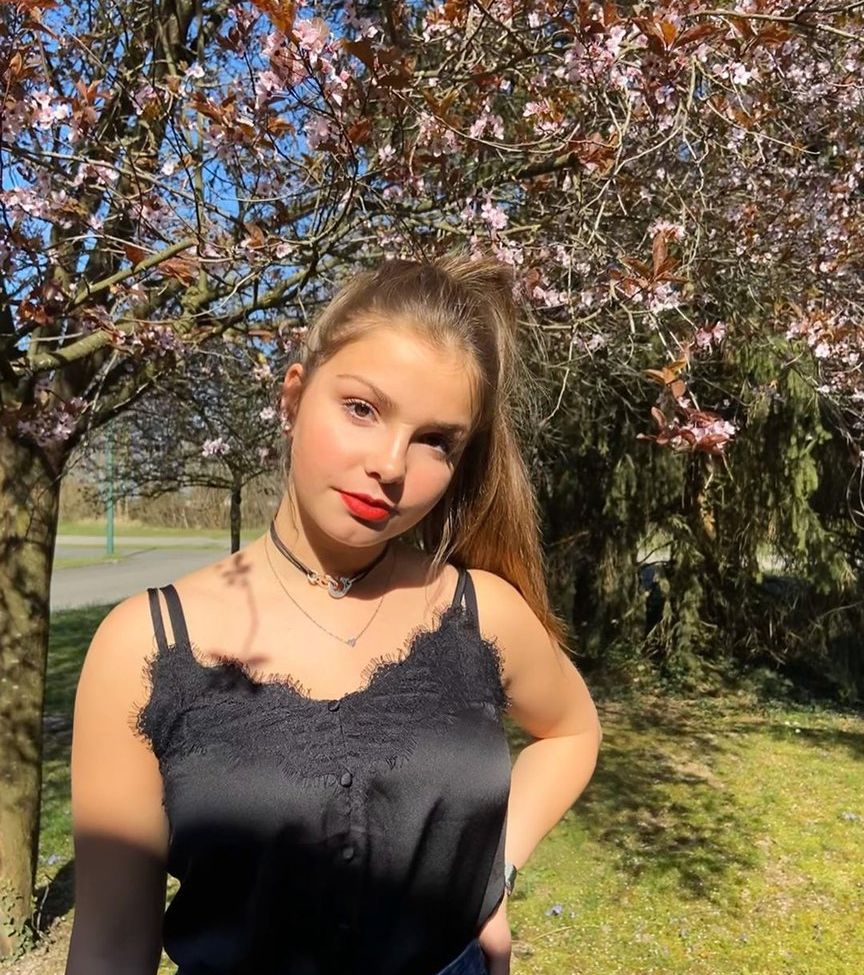 Lena Gross nackt #108984865