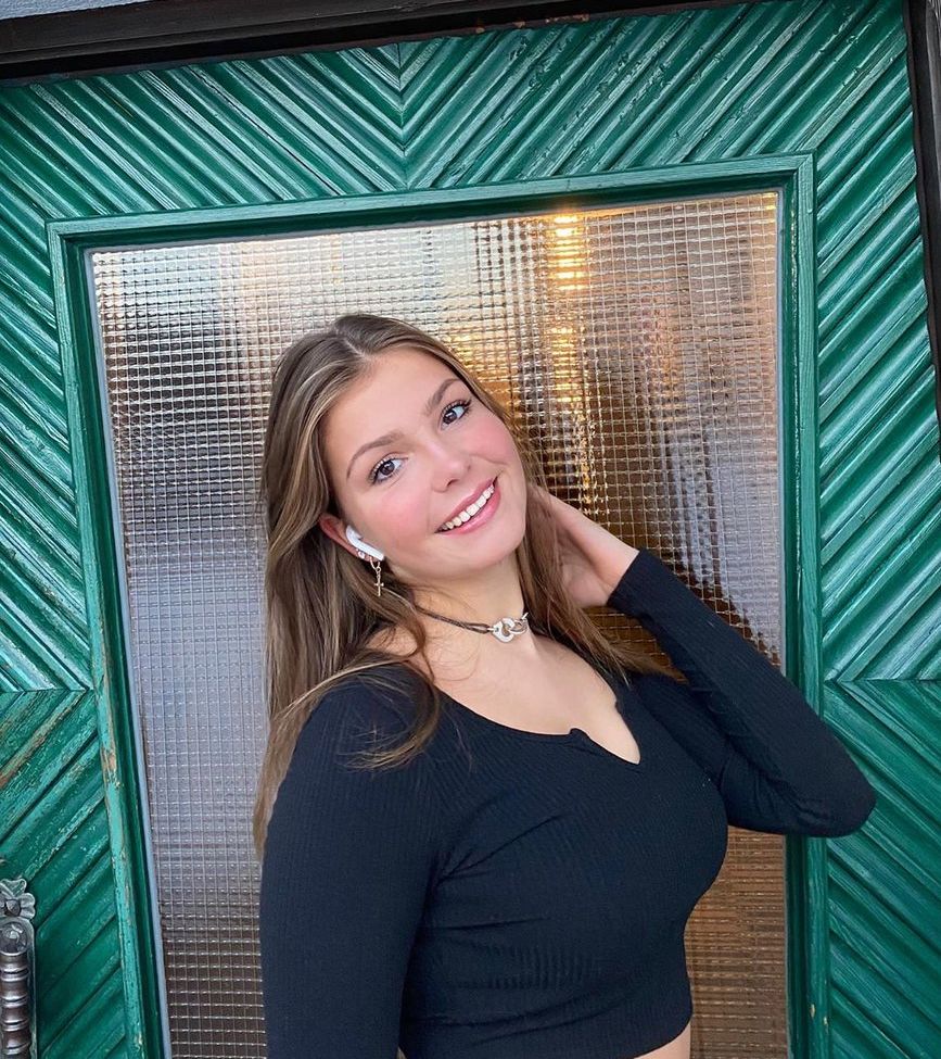 Lena Gross nackt #108984877