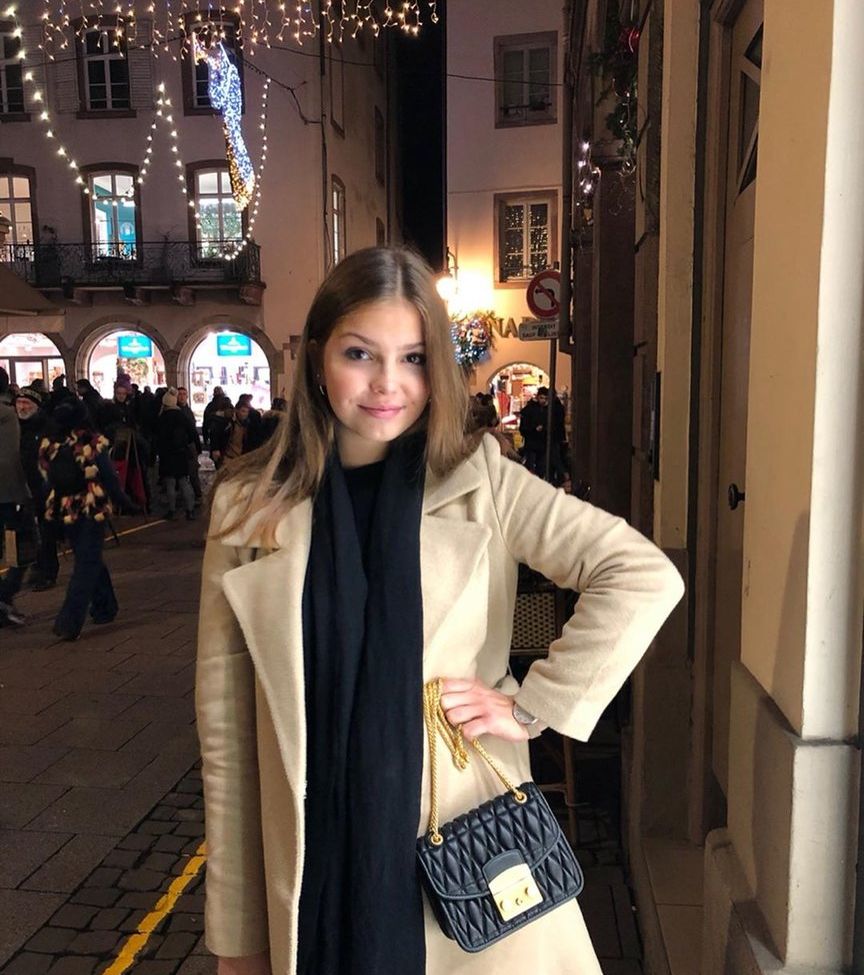 Lena Gross nackt #108984916