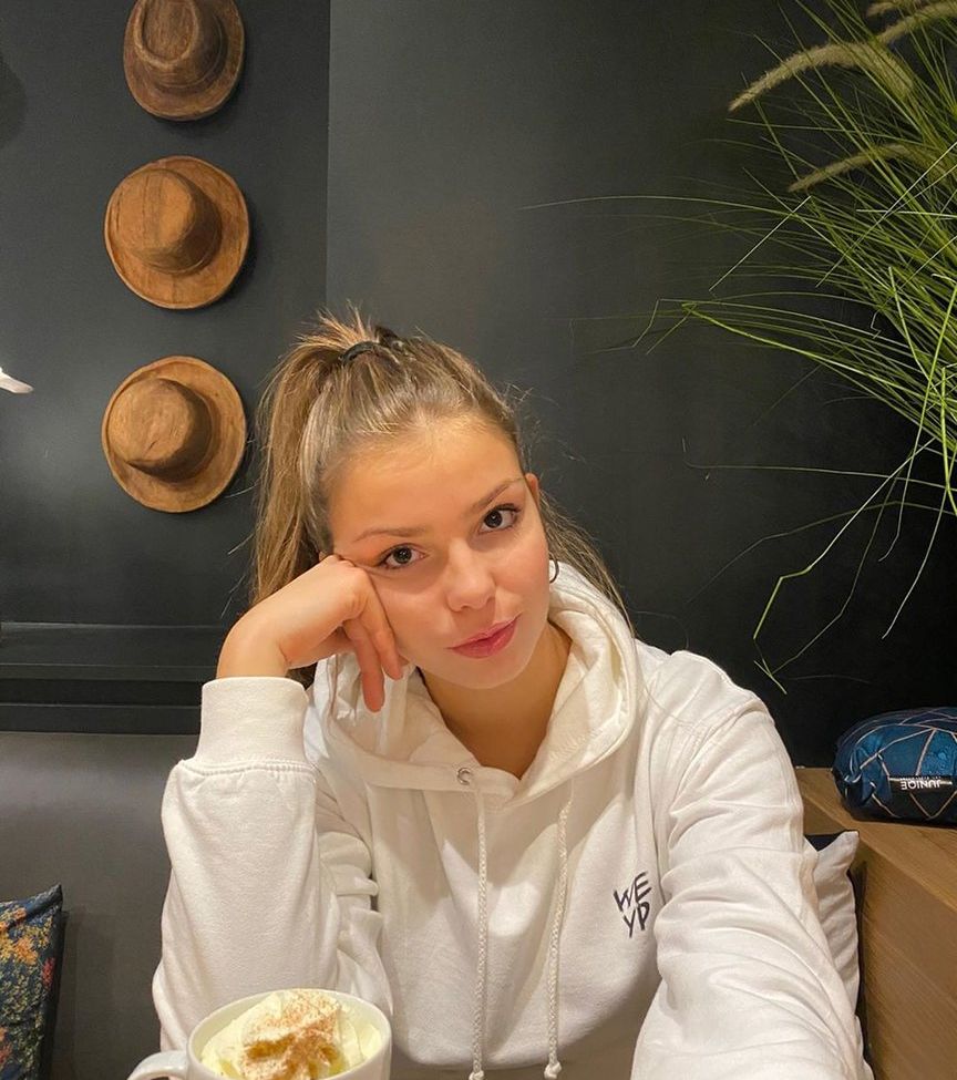 Lena Gross nackt #108984950