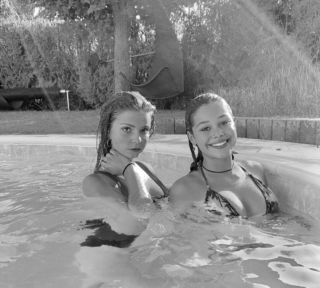 Lena Gross nackt #108984953