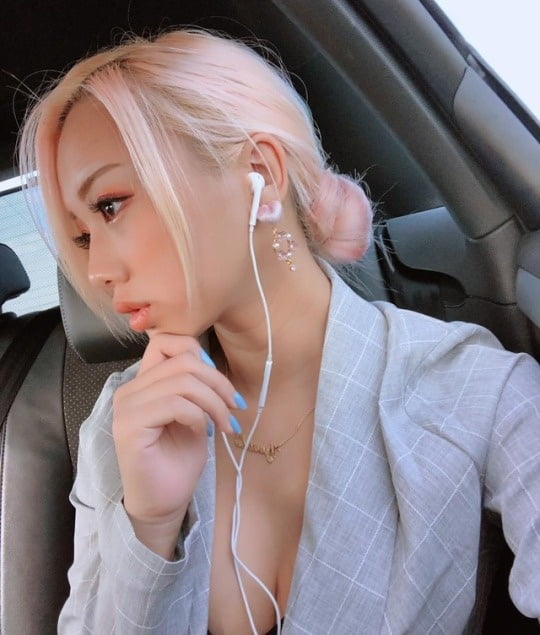 Chica asiática carga 4
 #105190396